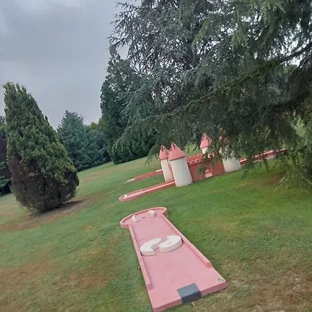 Rum i privatbostad La Roulotte Du Parc Saint-Priest-des-Champs