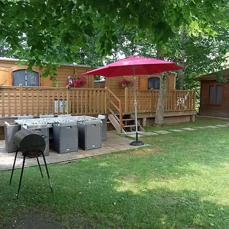 Проживание в семье La Roulotte Du Parc Saint-Priest-des-Champs