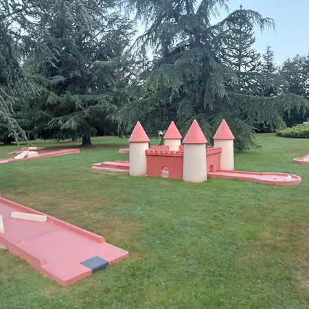 Rum i privatbostad La Roulotte Du Parc Saint-Priest-des-Champs