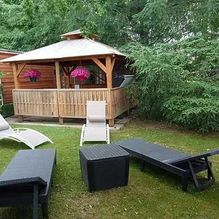 La Roulotte Du Parc Rum i privatbostad Saint-Priest-des-Champs