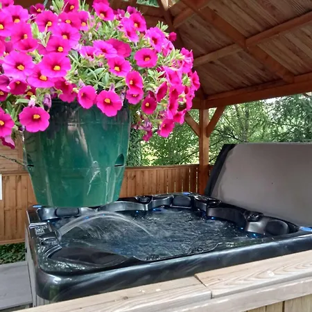 La Roulotte Du Parc * Saint-Priest-des-Champs