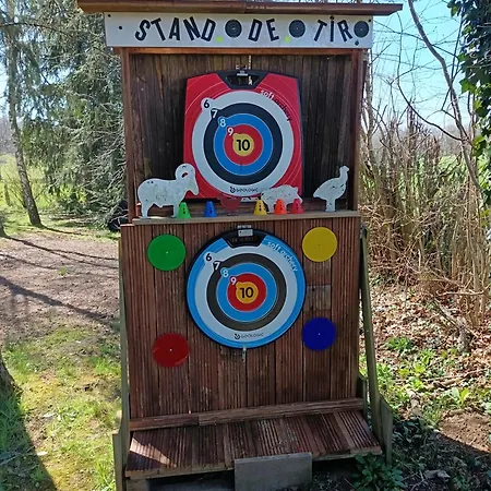 Проживание в семье La Roulotte Du Parc Saint-Priest-des-Champs