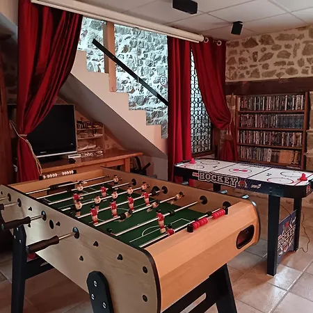 Rum i privatbostad La Roulotte Du Parc Saint-Priest-des-Champs