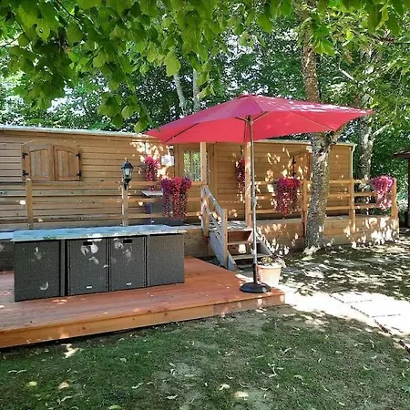 La Roulotte Du Parc Проживание в семье *